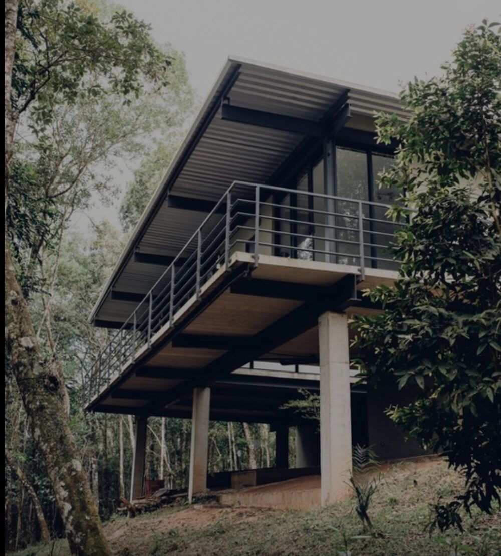 Maison moderne suspendue